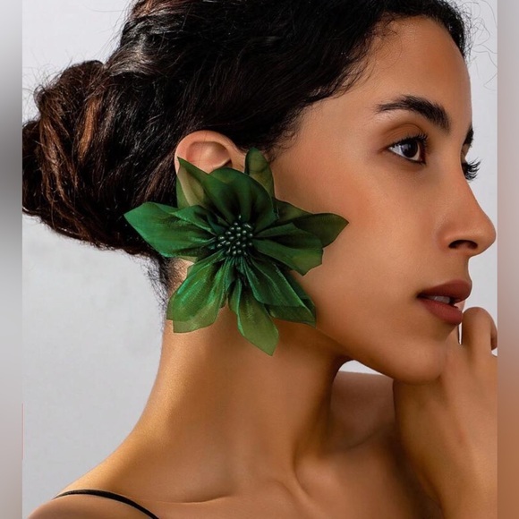Quiet Luxury Boutique Jewelry - ✨NEW Green Floral Statement Earrings